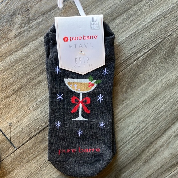 NWT Winter Bundle of 4 Pure Barre x Tavi Low Rise Grip Sticky Socks Size Medium - Picture 5 of 9